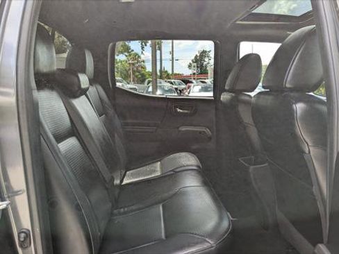 Used 2022 Toyota Tacoma Limited image 19