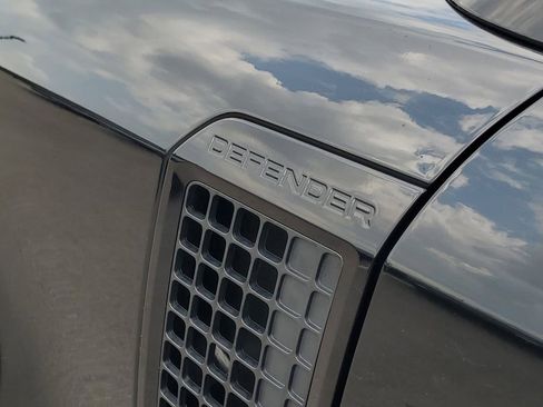 Used 2025 Land Rover Defender 90 S image 6