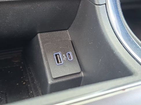 Used 2022 Ford Edge Titanium AWD/4WD image 25