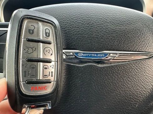 Used 2017 Chrysler Pacifica Touring-L image 49