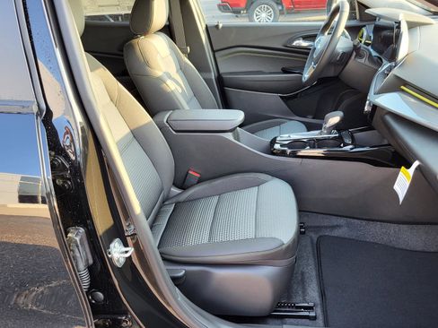 New 2026 Chevrolet Trax LT w/ Driver Confidence Package image 10