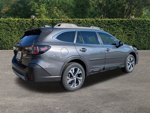 Used 2022 Subaru Outback Limited image 4