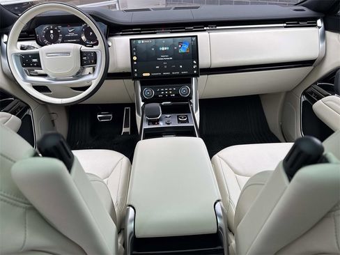 Used 2023 Land Rover Range Rover SE image 16