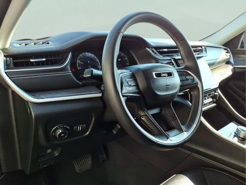 Used 2023 Jeep Grand Cherokee Limited AWD/4WD image 14