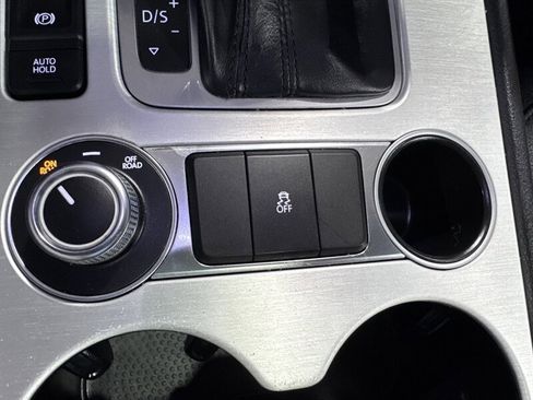 Used 2017 Volkswagen Touareg Wolfsburg Edition image 25