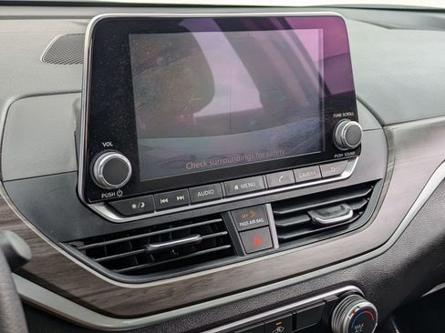 Used 2025 Nissan Altima 2.5 SV FWD image 16