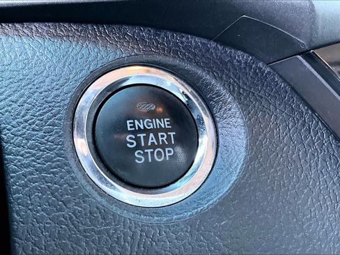 Used 2016 Toyota Sienna SE w/ SE Preferred Package FWD image 33