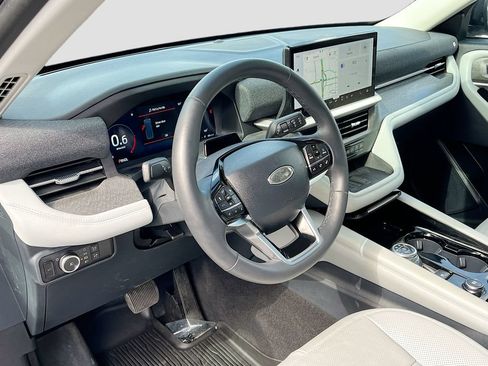 Used 2025 Ford Explorer Platinum w/ Ultimate Package AWD/4WD image 9