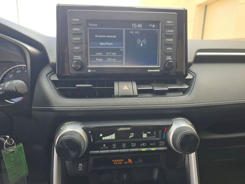 Used 2021 Toyota RAV4 LE image 24