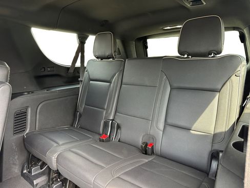 Used 2023 Chevrolet Suburban Premier image 11