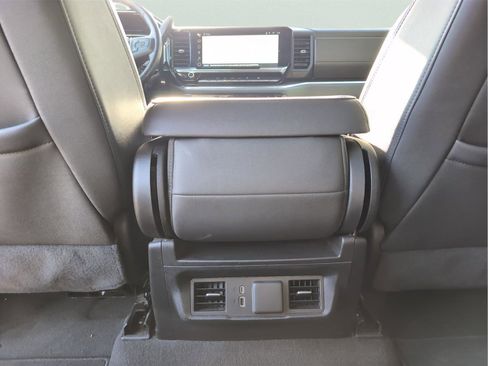 Used 2024 GMC Sierra 1500 SLT AWD/4WD image 31