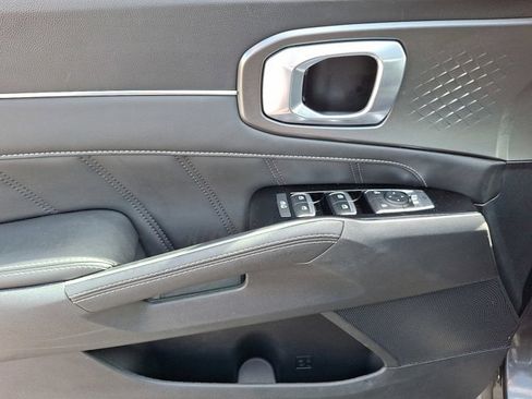 Used 2023 Kia Sorento SX image 16