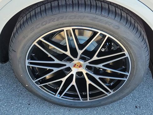 New 2026 Porsche Cayenne image 14