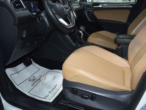 Used 2022 Volkswagen Tiguan SE AWD/4WD image 36