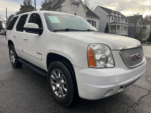 Used 2012 GMC Yukon SLT w/ SLT-2 Equipment Package image 2