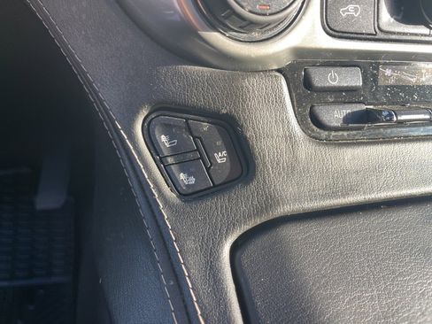 Used 2016 Chevrolet Suburban LTZ image 32