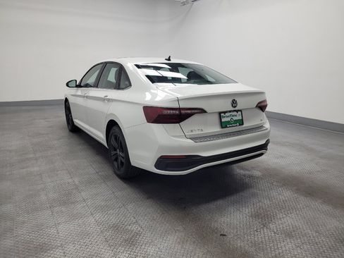 Used 2024 Volkswagen Jetta SE FWD image 5