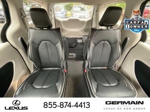 Used 2022 Chrysler Pacifica Limited FWD image 16
