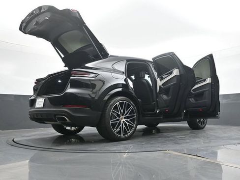 Certified 2024 Porsche Cayenne Coupe AWD/4WD image 27
