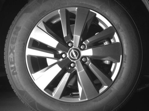 Used 2025 Nissan Pathfinder SV image 13