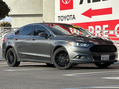 Used 2016 Ford Fusion SE w/ Equipment Group 202A image 8