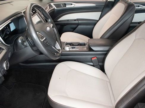 Used 2019 Ford Fusion SE w/ Equipment Group 151A FWD image 18
