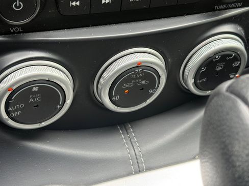 Used 2016 Nissan 370Z Base image 16