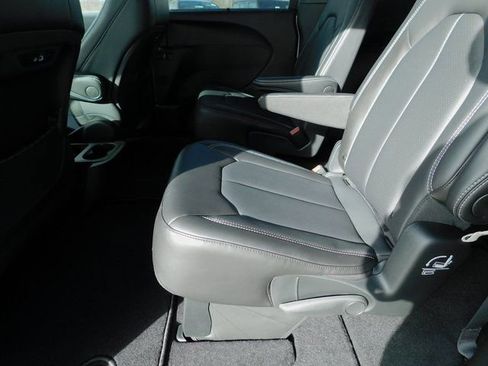 New 2026 Chrysler Pacifica Select image 20