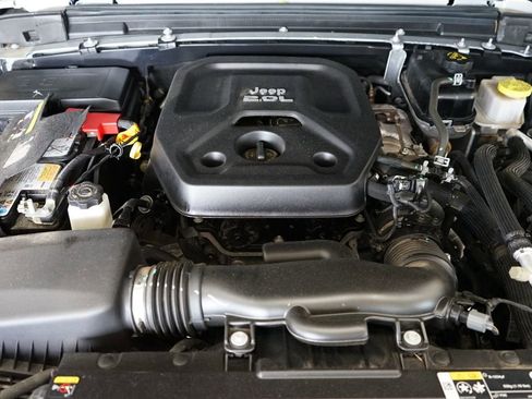 Used 2023 Jeep Wrangler Unlimited Sahara AWD/4WD image 50