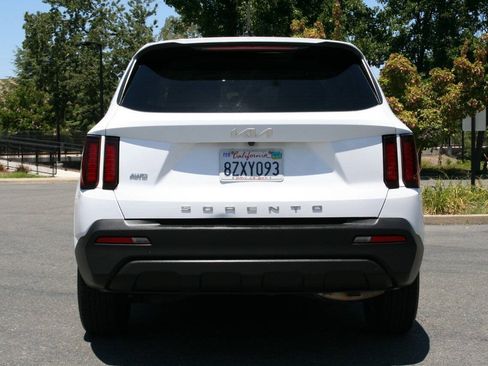 Used 2022 Kia Sorento LX AWD/4WD image 6