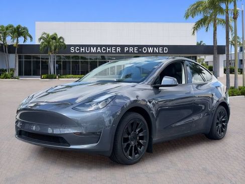 Used 2024 Tesla Model Y Long Range AWD/4WD image 3