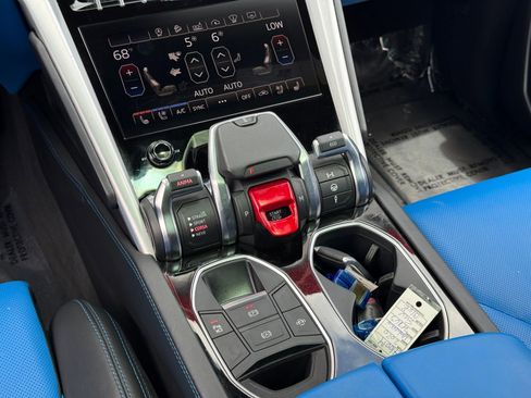 Used 2020 Lamborghini Urus AWD/4WD image 30