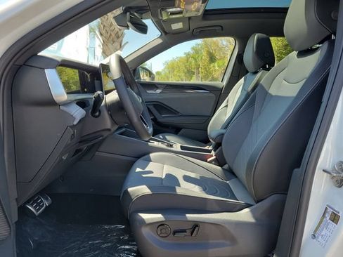 New 2026 Volkswagen Tiguan SE R-Line FWD image 20