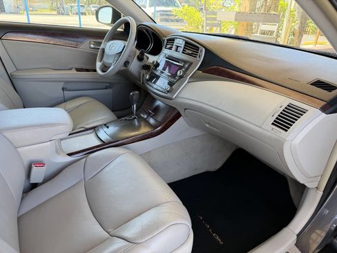 Used 2011 Toyota Avalon Limited FWD image 11