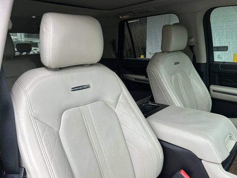 Used 2019 Ford Expedition Platinum RWD image 16