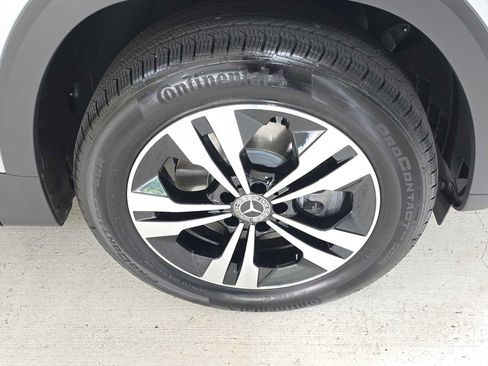 Used 2026 Mercedes-Benz GLB 250 4MATIC image 9