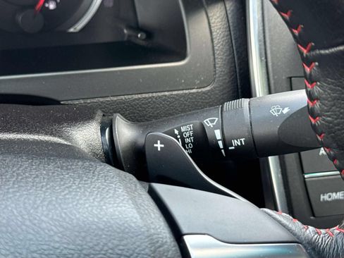 Used 2016 Toyota Camry SE w/ Moonroof Package FWD image 15