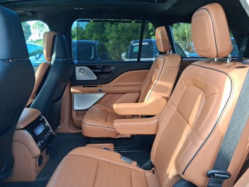 Certified 2023 Lincoln Aviator Black Label w/ Class IV Trailer Tow Package AWD/4WD image 6