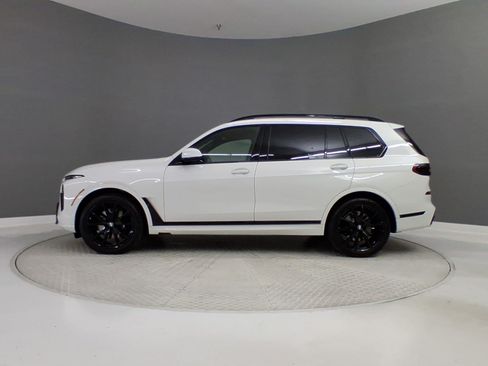 Used 2024 BMW X7 xDrive40i w/ M Sport Package AWD/4WD image 2
