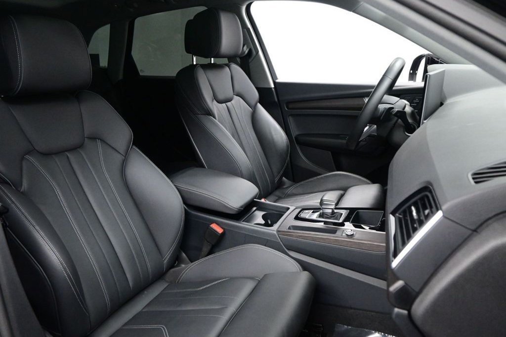 Used 2024 Audi Q5 2.0T Premium w/ Convenience Package AWD/4WD image 23