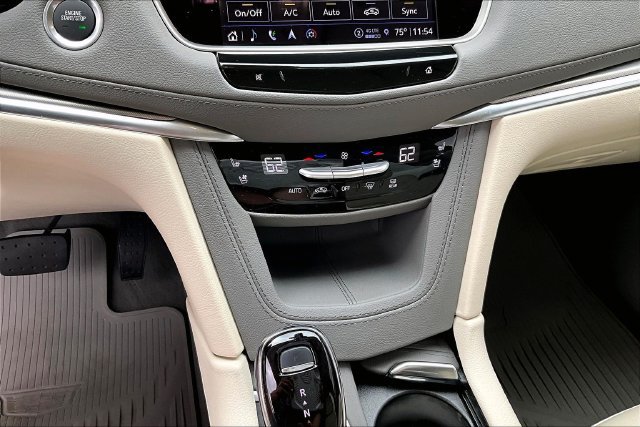 Used 2025 Cadillac XT5 Premium Luxury w/ Technology Package AWD/4WD image 26