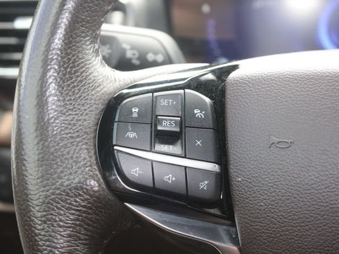 Used 2022 Ford Explorer King Ranch w/ Premium Technology Package RWD image 22