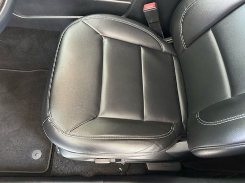 Certified 2020 Ford Explorer XLT w/ Equipment Group 202A image 23