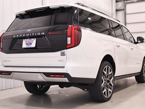 New 2026 Ford Expedition Max Platinum w/ Platinum Ultimate Package AWD/4WD image 9