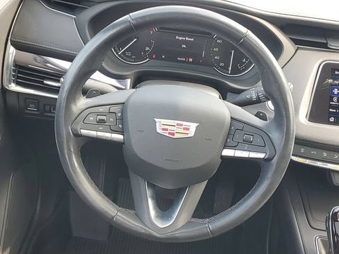 Used 2023 Cadillac XT4 Luxury w/ Cold Weather Package AWD/4WD image 29