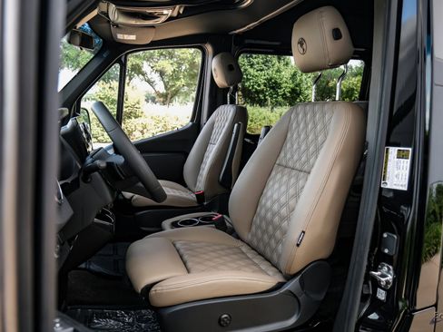 Used 2025 Mercedes-Benz Sprinter 2500 image 28