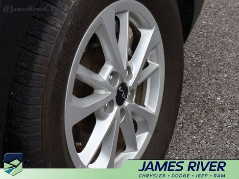 Used 2023 Kia Carnival LX FWD image 37