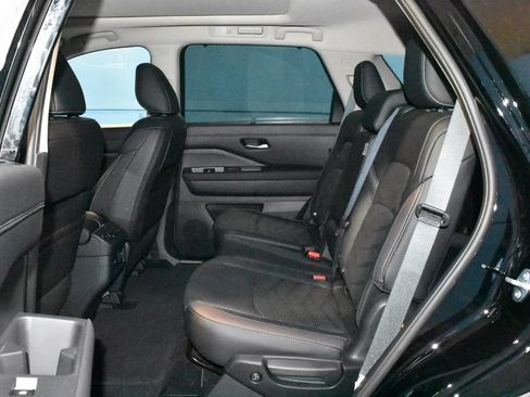 Certified 2025 Nissan Pathfinder Platinum w/ Black Appearance Package AWD/4WD image 19