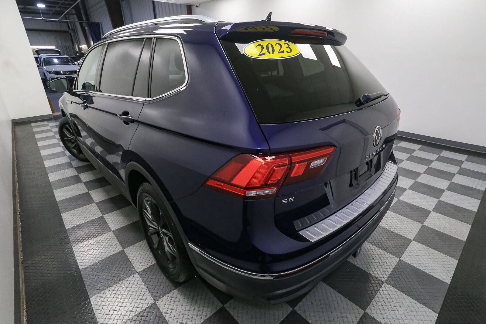 Certified 2023 Volkswagen Tiguan SE w/ Panoramic Sunroof Package FWD image 11