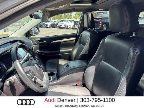 Used 2019 Toyota Highlander XLE AWD/4WD image 9